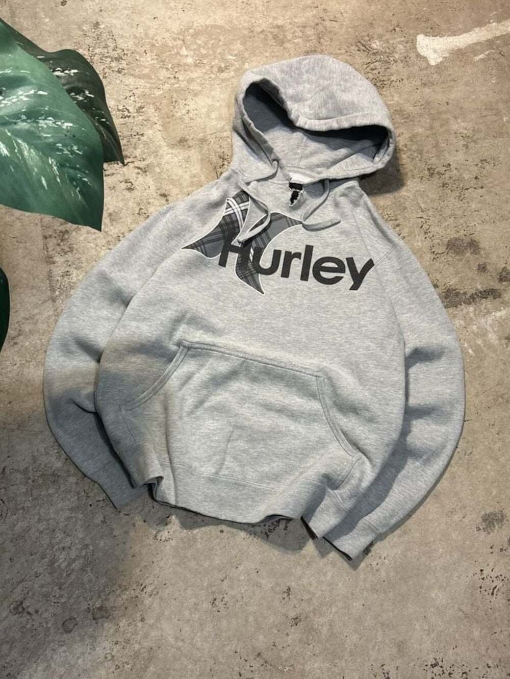 Hurley Men's Heather Grey Pullover Hoodie with Plaid Logo Graphic